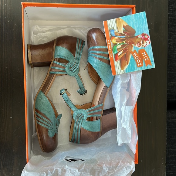 Miz Mooz Eloy heels, size 6. Brown/ teal front buckle strap. - Picture 8 of 9